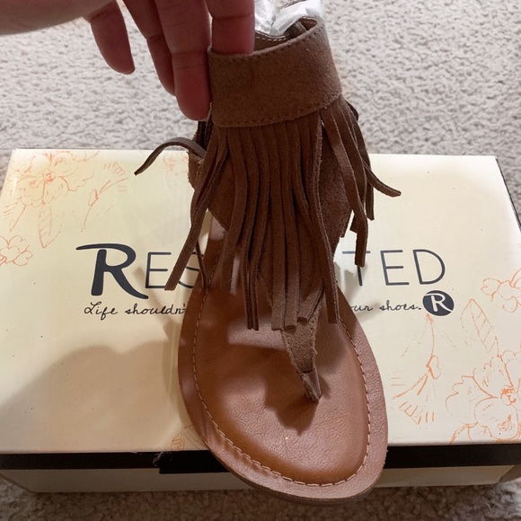 ✨NWB-Frilly Sandals! ✨ - Picture 4 of 4